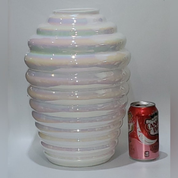 Vntg🤍Large 13" Crisp White Opalescent Irredescent Blown Beehive Glass Vase - Picture 5 of 15